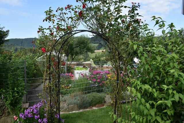 Blumenschmuck-Aktion Pabneukirchen 2024, Ortsbauernschaft und Kulturreferat der Gemeinde.  | Foto: Zinterhof