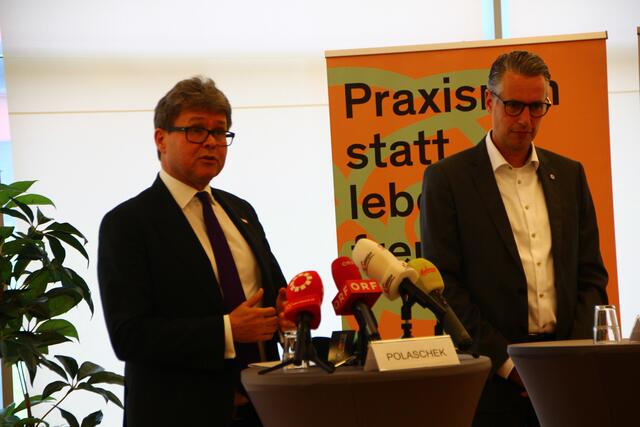 "Der Zeitpunkt einer Aufstockung war günstig", BM Martin Polaschek (v.l.) und Direktor Dominik Engel. | Foto: Martin Schöndorfer, 2024