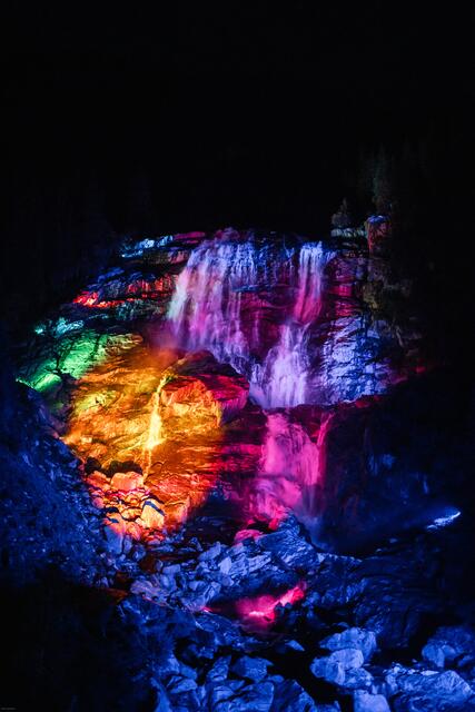 Eines der Highlights bei den Sommerwandernächten in Neustift ist der beleuchtete Grawa-Wasserfall. | Foto: Alpsolut