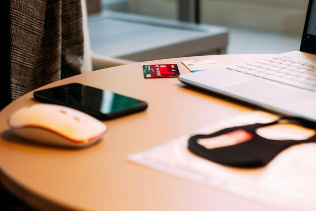 Derzeit sorgt angeblich eine IT-Störung bei Microsoft weltweit für Probleme und Ausfälle der Systeme an Flughäfen sowie bei Banken, Tankstellen, TV-Sendern und Notrufen. (Symbolfoto) | Foto: Ulvi Safari/Unsplash
