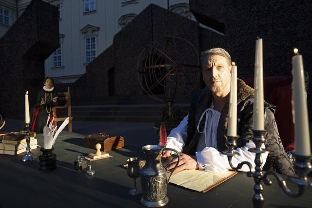 Elisabeth (Karina Flores) und König Philipp II (Günther Groissböck) | Foto: operklosterneuburg/Lukas Beck