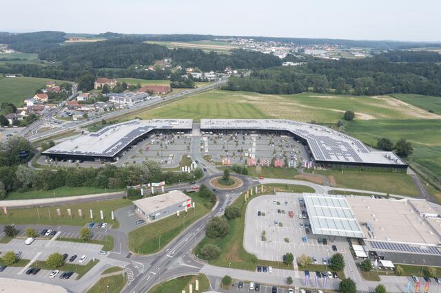 Der Hatric Einkaufspark in Hartberg steht ebenfalls zur Wahl zum Betonschatz der Steiermark. | Foto: Matjaz Krivic
