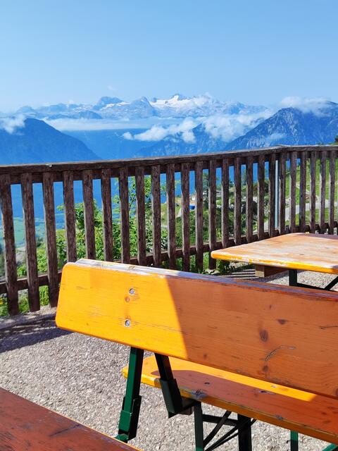 auf der Terasse der Loseralm lässt sich der Fernblick gemütlich genießen... | Foto: I.Wozonig
