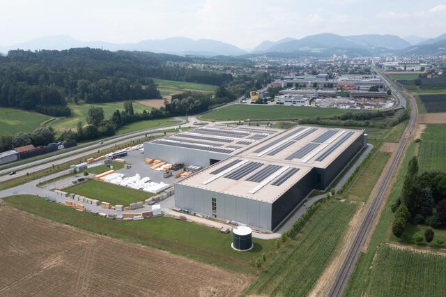 Das Craiss-Logistikzentrum befindet sich in Weiz und wurde im Herbst 2021 eröffnet.  | Foto: Matjaz Krivic