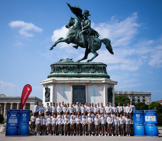 Gruppenfoto mit den Athleten des österreichischen Teams im Rahmen einer Verabschiedung des Olympia-Teams des ÖOC beim Bundespräsidenten in Wien. | Foto: GEORG HOCHMUTH / APA / picturedesk.com