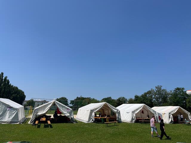 Zelte der Jugendgruppen am Bildungscampus in St. Peter | Foto: Julia Glajncer