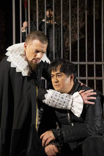 Daniel Schmutzhard (Posa) und Arthur Espiritu (Carlo) | Foto: operklosterneuburg/Lukas Beck