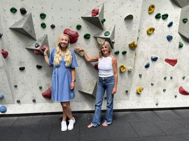 Boulderwand im Volksgarten, im Bild Julia Zweimüller und Sabine Pichler | Foto: Lisa Gold