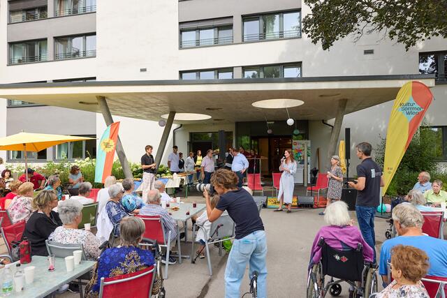 Die Bewohnerinnen und Bewohner des Hauses Wienerberg freuen sich bereits auf die Konzerte. | Foto: Ludwig Schedl