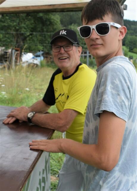 Obmann Karl Priglinger spielte erstmals mit seinem Enkel Daniel und sie belegten als "Die Lorrys" Platz 16. | Foto: Verein Herzhaftes Höf