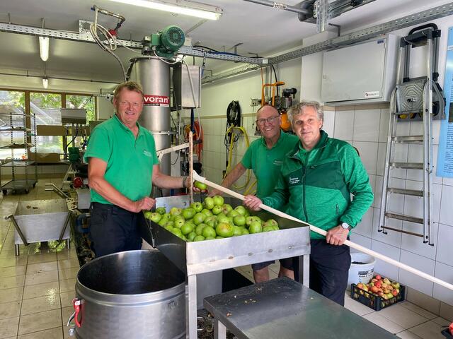 Die Bramberger Obstpresse nimmt am 2. August 2024 ihre Arbeit auf. | Foto: Tauriska