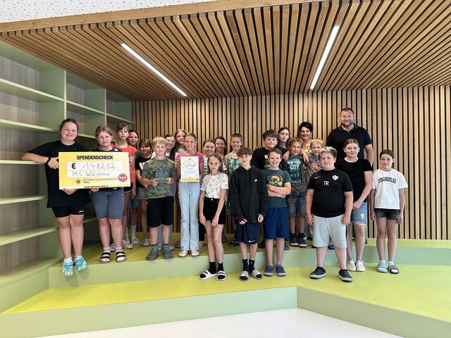 Die Schülerinnen und Schüler der Musik-MS Wildschönau sammelten 1.482,62 Euro für die Krebshilfe Tirol. | Foto: Musikmittelschule Wildschönau