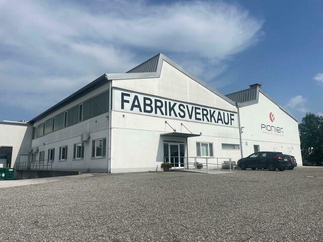 Der Fabriksverkauf von tragbarer Pionier-Jeansmode soll noch heuer eingestellt und das beliebte Outlet in Mariasdorf geschlossen werden.  | Foto: MeinBezirk