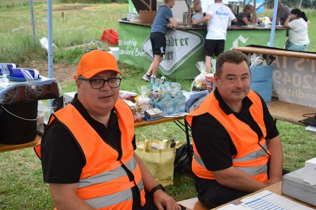 Sascha und Norbert brachten das Turnier wie immer fachmännisch über die Bühne. | Foto: Verein Herzhaftes Höf
