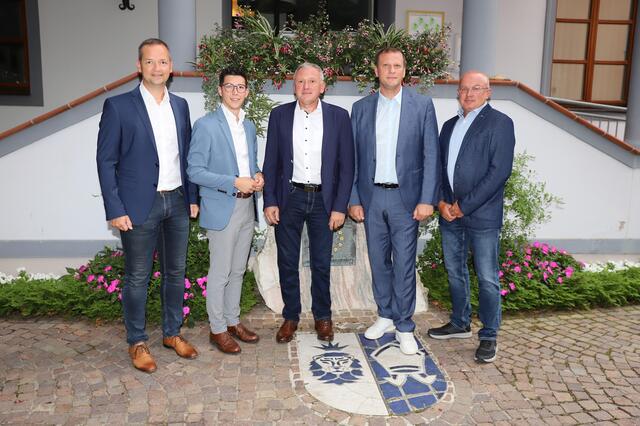 Der neue Bd Waltersdorfer Gemeindevorstand: Christian Lenz, Herbert Ferstl, Johann Fiedler, Mario Genser und Erich Grill (v.l.). | Foto: Alfred Mayer