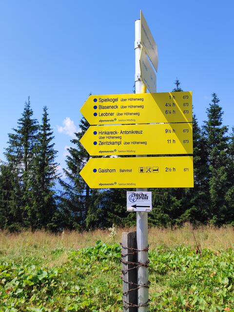 Touren auf die umliegenden Berge zum Gehen und Klettern... | Foto: i.Wozonig