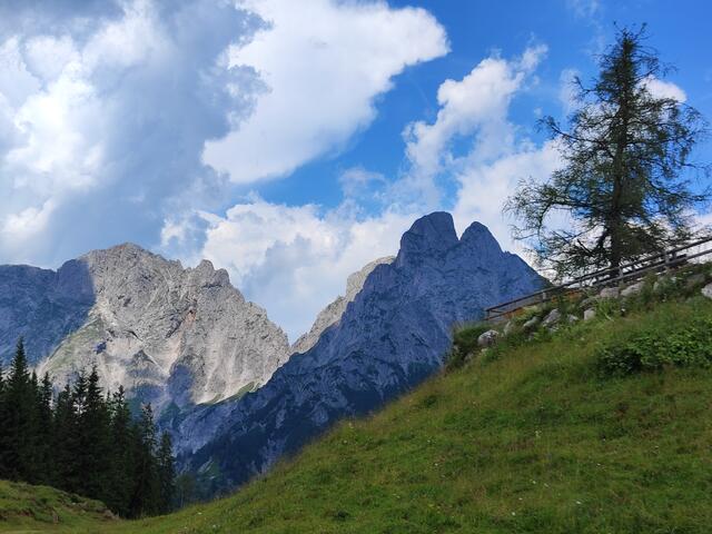 mit dem Schatten wirken die Felsen wieder anders... | Foto: I.Wozonig