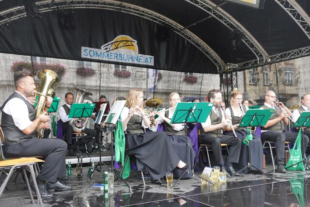Der Breitenauer Musikverein spielte auf der Sommerbühne.