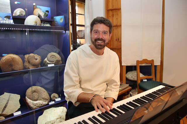 Improvisierte am Klavier: Br. Antonius Huber aus St. Gilgen.