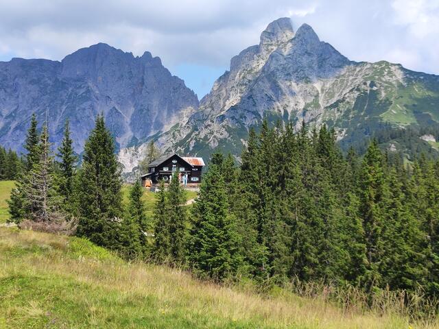 so eine tolle Lage haben wohl nicht viele Hütten... | Foto: I.Wozonig
