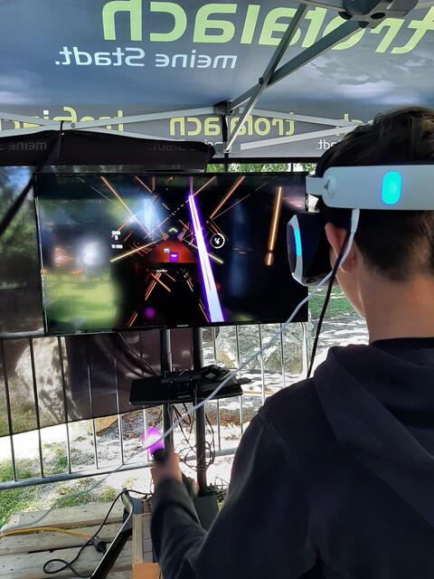 Beim Stadtparkfest am 31. August in Trofaiach sind die Jugendlichen mit einer Virtual-Reality-Brille vertreten.  | Foto: Nicole Hüttenbrenner