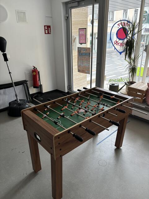 Der Tischkicker wird gerne genutzt. | Foto: Laura Jung
