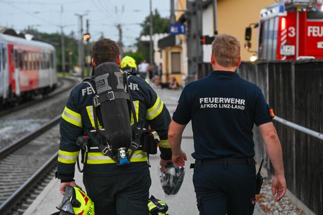 Aufgrund einer überhitzten Bremse musste ein Zug in Traun evakuiert werden. | Foto:  © TEAM FOTOKERSCHI.AT / AMATO GABRIEL