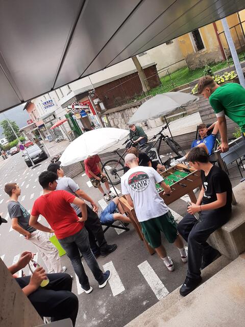 Im Sommer werden die Aktivitäten auch gerne nach draußen verlagert. | Foto: Nicole Hüttenbrenner