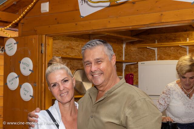 Susanne Bauer mit Lieblingsnachbar Bernd Friedl. | Foto: www.cine-motion.at / Ivanek