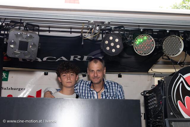 Dominik Maier mit Onkel - DJ Robert. | Foto: www.cine-motion.at / Ivanek