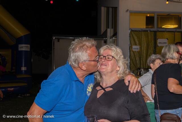 Just Helmut bedankt sich bei seiner Frau Lydia Fränzel für Ihre Unterstützung. | Foto: www.cine-motion.at / Ivanek