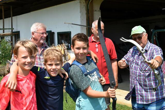 Beim Bauernmuseum konnten sich die Teilnehmer im Bogenschießen versuchen | Foto: KK