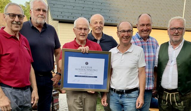 Ernst Rafetseder (Kassier), Wilhelm Patri (Kiwanis), Obmann Harald Marschner, Walter Besenbäck (Kiwanis), Obmann-Stellvertreter Hans Kastl und Manfred Hörzenberger, Josef Peböck, Intendant der Volksmusikabende (von links nach rechts). | Foto: Franz Pfeiffer