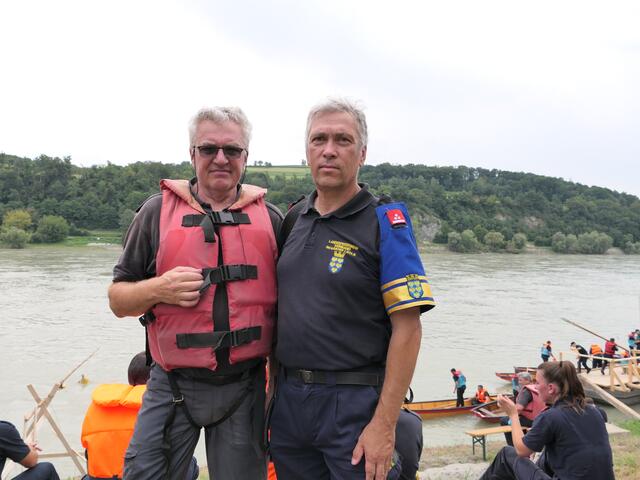 Bewerbsleiter Gerald Gail mit Franz Liegler, FF Klosterneuburg | Foto: Gerlinde Siebenhandl