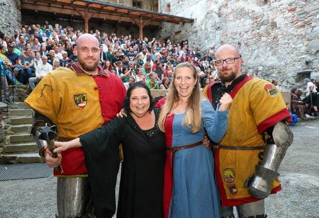 Christoph (Alpenkrieger) , Burgherrin Misha Hollaus , Martina Nindl (Organisation) , Dominic (Alpenkrieger).