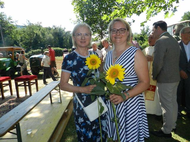 Stadtrat Maria Rigler, Bgm Irmgard Schibich ( Haben sich über die Blumen sehr gefreund )