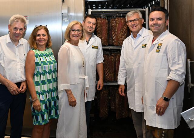 LA Hermann Hauer, WKNÖ Bezirksobfrau Monika Eisenhuber, Landeshauptfrau Johanna Mikl-Leitner, Matthias, Wolfgang und Clemens Seidl. | Foto: NLK Filzwieser