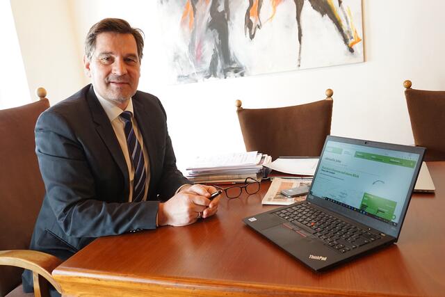 Eisenstraße-Obmann Werner Krammer wartet gespannt auf die Prämierungen im Zuge der Schnapsbrenner-Olympiade. | Foto: eisenstrasse.info