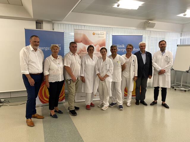 LH Peter Doskozil´, Univ. Prof. Dr. Stephan Kriwanek (Med. GF Gesundheit Burgenland) und das Team des Standortes Oberpullendorf