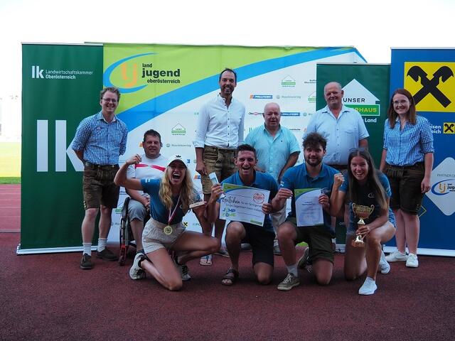 Die Freude war groß beim Siegerteam im Volleyball. | Foto: Landjugend Oberösterreich