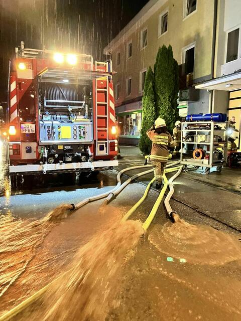 Nach dem starken Unwetter waren die Freiwilligen Feuerwehren im Pongau vielerorts im Einsatz.  | Foto: Freiwillige Feuerwehr Bischofshofen