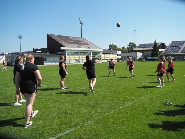 Wurfstarker Einsatz der Mädchen beim Völkerball.  | Foto: Landjugend Oberösterreich