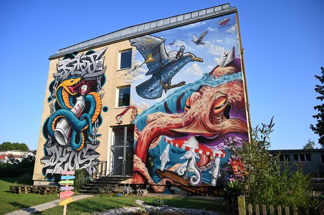 Urban Art Festival 2024: Beitrag von Don Deus (linke Seite) und Sarte und SizeTwo (rechte Seite) | Foto: Hans-Peter Kriener