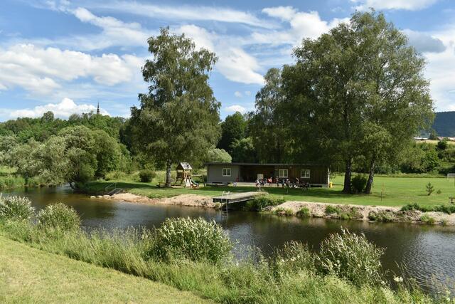 Beim Naturflussbad in Ulrichsberg gibt es auch die Möglichkeit, zu campen.  | Foto: Karin Bayr