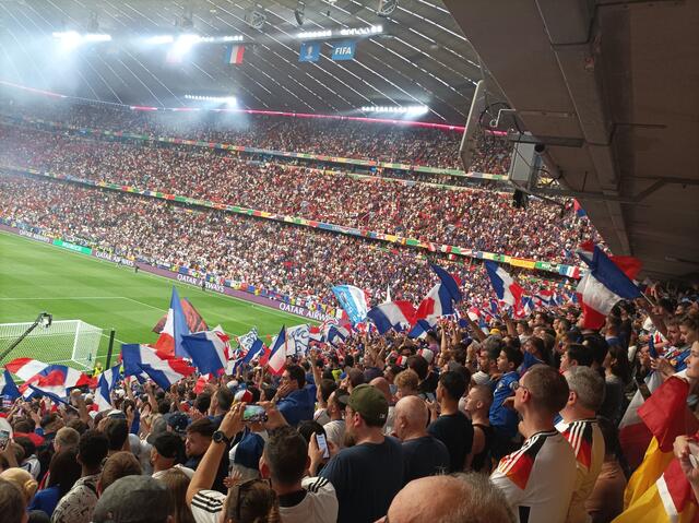 Tolle Stimmung bei den französischen Fans  | Foto: Werner Achs