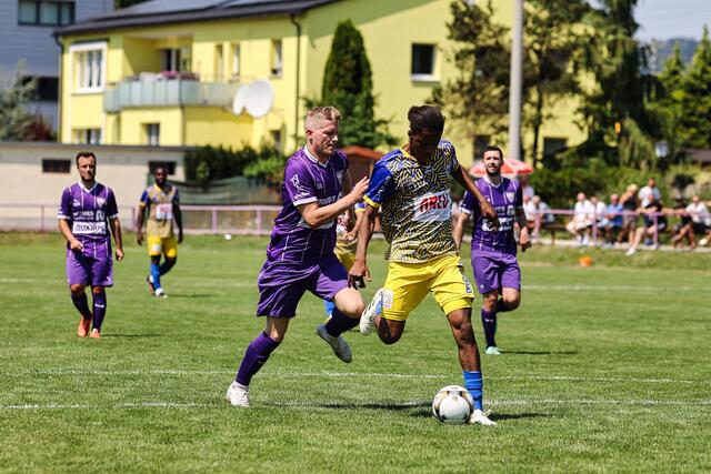 Leondings Kicker (l.) brauchten sich gegen die Stark-Kicker aus dem Linzer Süden nicht zu verstecken. | Foto: Reischl