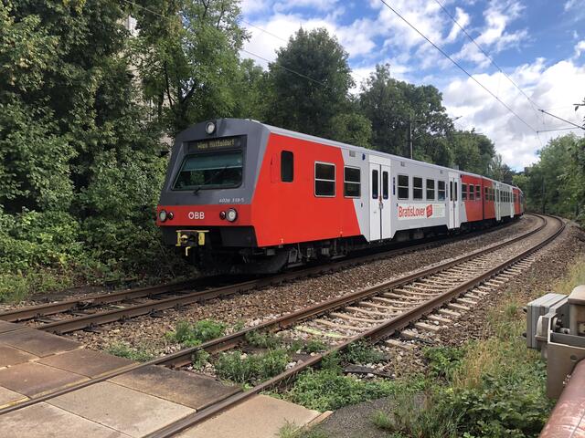 Auf X wird die ÖBB für den Einsatz alter Garnituren kritisiert. | Foto: Berger