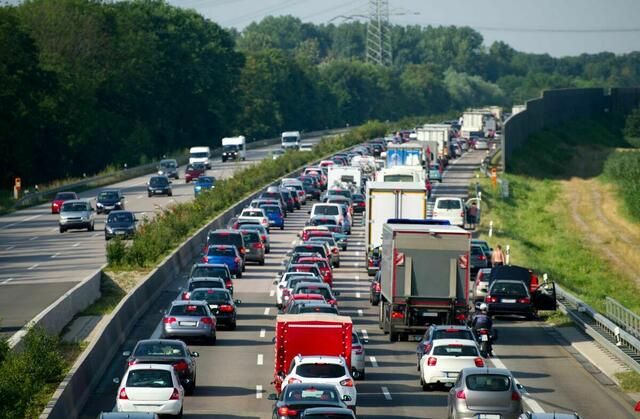 (Symbolfoto) Die A9 ist in der Steiermark zu 103 Prozent ausgelastet, eigentlich überlastet und auch die S36 sowie S37 gehören, laut Landeshauptmann Drexler, dringend ausgebaut.  | Foto: stock.adobe