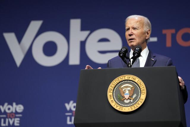 Am Sonntag kündigte der US-amerikanische Präsident Joe Biden an, dass er bei der bevorstehenden Wahl im November nicht als Kandidat für die Demokratische Partei antreten wird. Von der österreichischen Politik wurde Bidens Rückzug unterschiedlich aufgenommen.  | Foto: Susan Walsh / AP / picturedesk.com