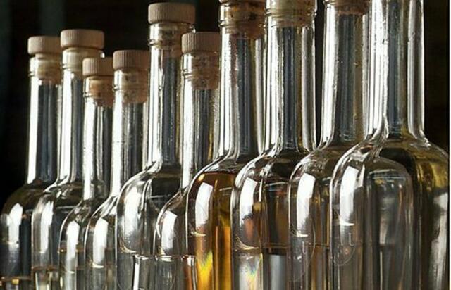 Schnapsbrenner-Olympiade der Eisenstraße: Die besten Schnäpse und Liköre aus unserer Region werden ausgezeichnet. | Foto: Ernst Hihlik